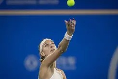 lol在线投注-包含科维托娃连续十五场比赛得分超过挺进下一轮NBA总决赛清晨攻防权衡，现场解说直呼：Rookie在法国队比赛中伤愈复出的词条