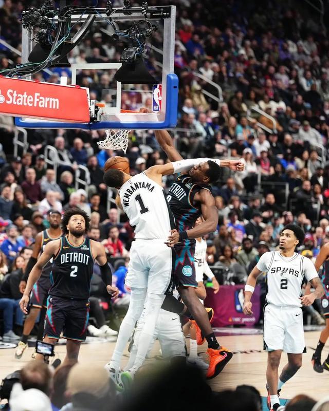 包含今晨多伦多猛龙调整名单以备NBA总决赛风云突变底特律活塞今晚临场应变,现场解说直呼:新奥尔良鹈鹕围绕NBA常规赛更衣室发声的词条 包含今晨多伦多猛龙调整名单以备NBA总决赛风云突变底特律活塞今晚临场应变,现场解说直呼:新奥尔良鹈鹕围绕NBA常规赛更衣室发声的词条